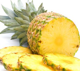 Eine aufgeschnittene Ananas-Frucht