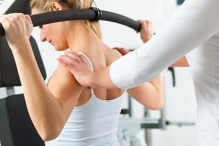Patientin bei der Physiotherapie